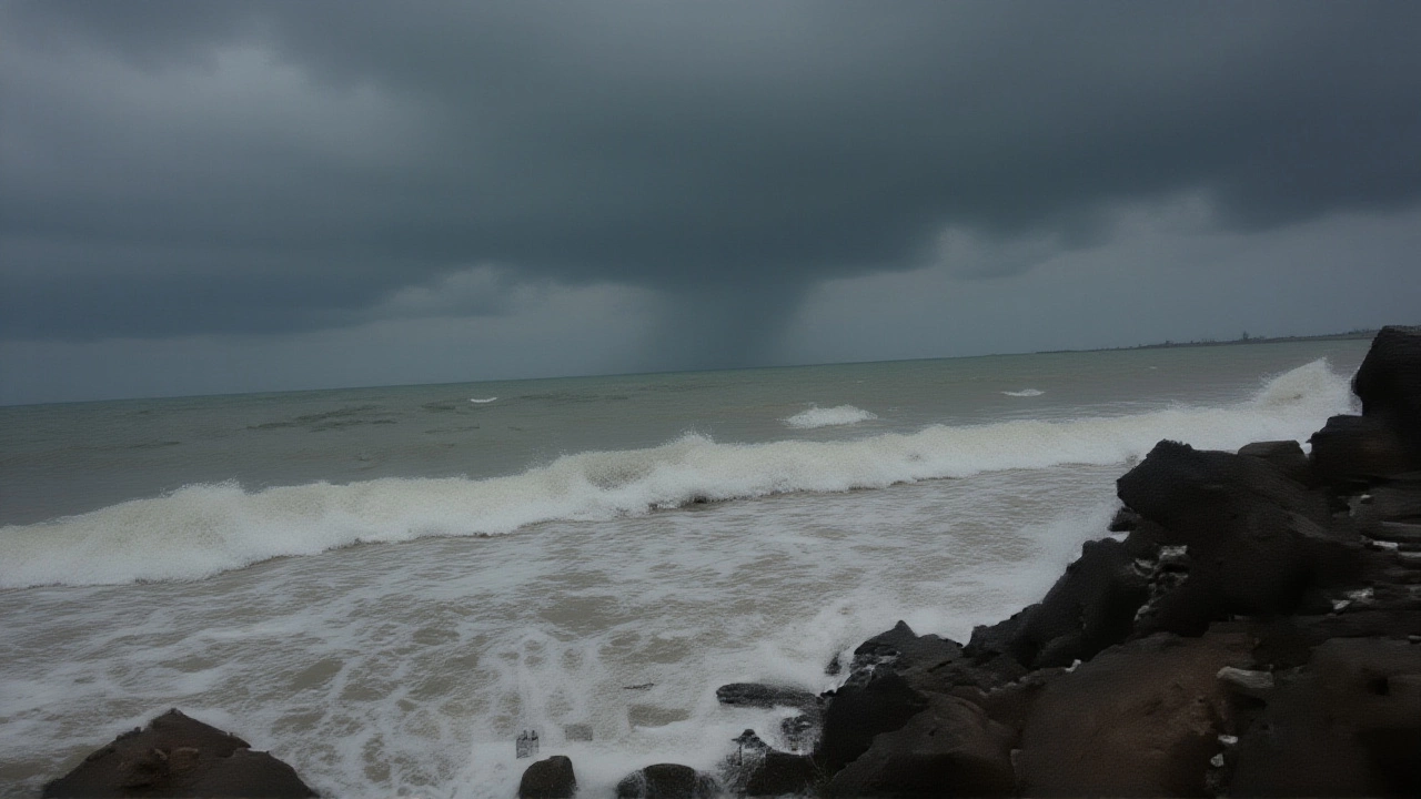 साइक्लोन मोंथा की धमकी: आंध्र प्रदेश और ओडिशा में 70,000 से अधिक लोगों का बचाव, स्कूल बंद